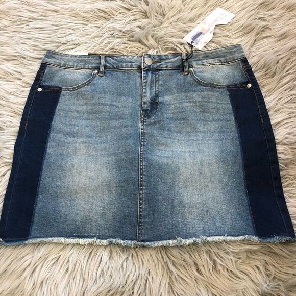 🔴 2/$30 Dex classic mini jean skirt two tone size 32 - Picture 1 of 7